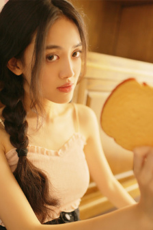 枕边有张脸